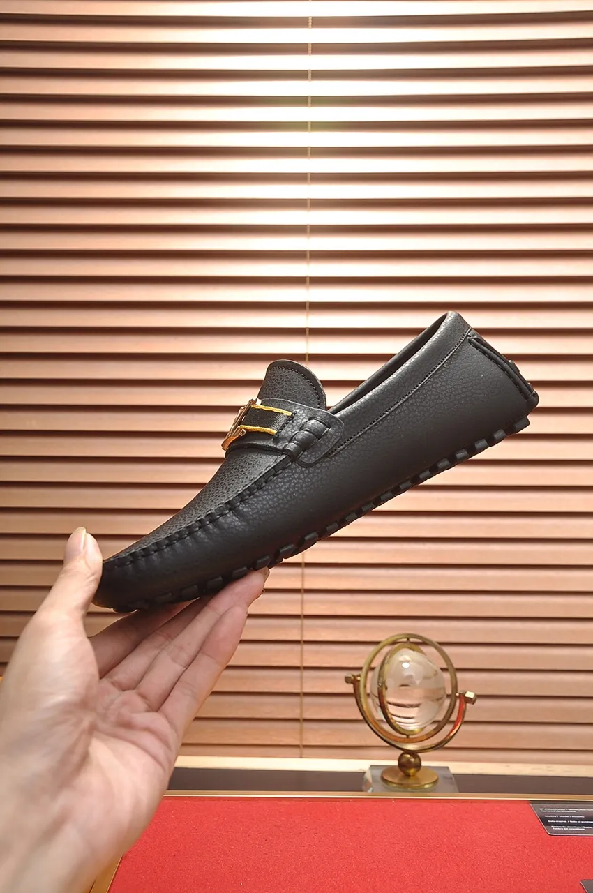 Men's men's shoes 💰420💶 [LV Doudou shoes] (sheepskin lining) new model is on the market, available on the official website. The new Doudou shoes are processed into single-color materials, and the uppers are made of imported cowhide material. The body of the shoe is fully hemmed with mark thread, and is lined with imported original cowhide leather. The elegant shoe shape is super suitable for all-matching, and the size is 38-44.